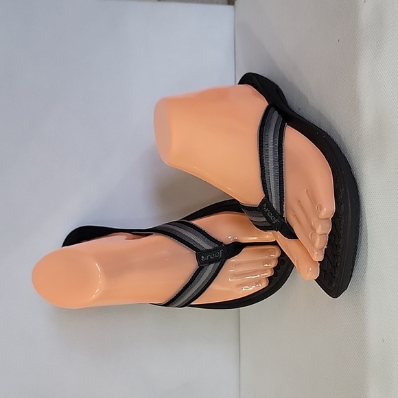 REEF BLACK FLIP FLOPS SANDALS (sz 6) - Picture 1 of 5